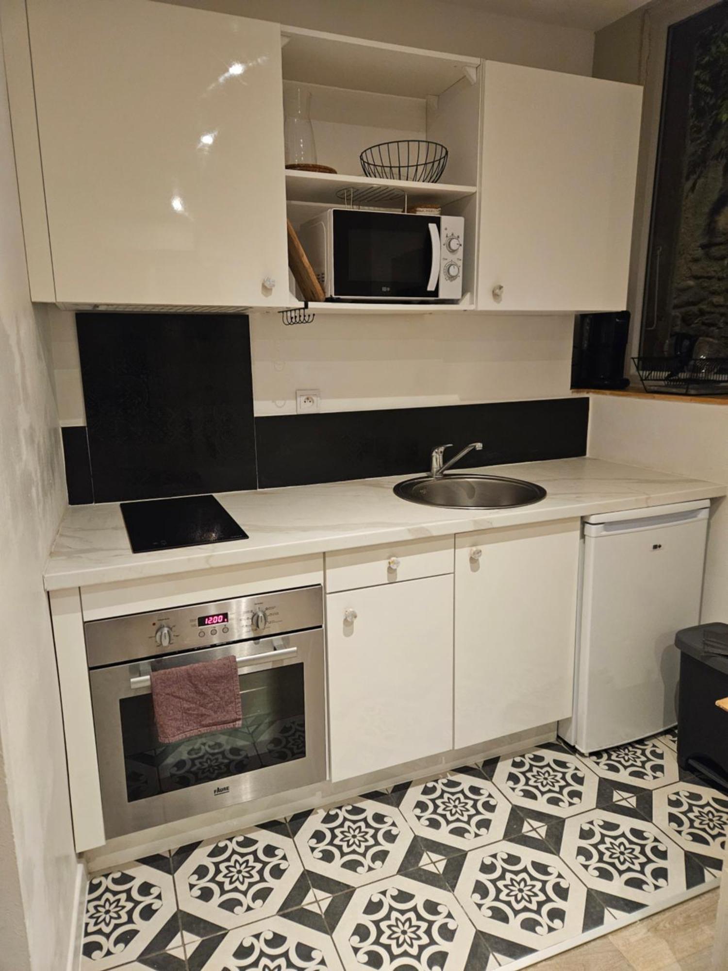 Maison De Village Meublee Avec Terrasse Donzere Ngoại thất bức ảnh